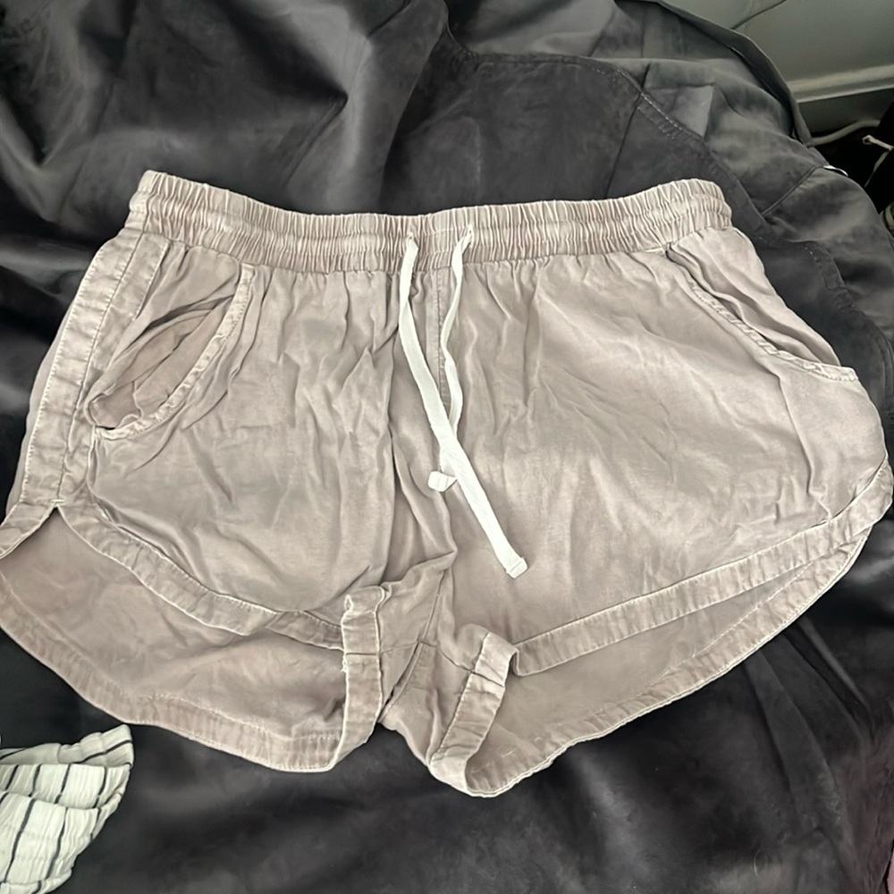 Billabong tan shorts size medium